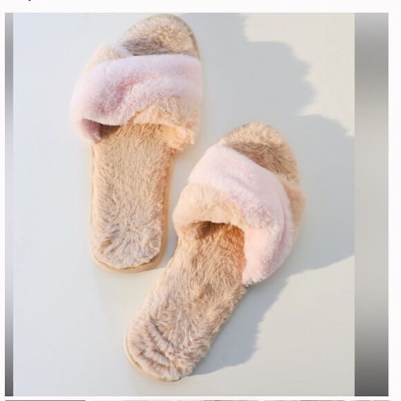 L*Space M/L Cloud Fur Slippers Beige and Pink Cozy - Picture 1 of 5